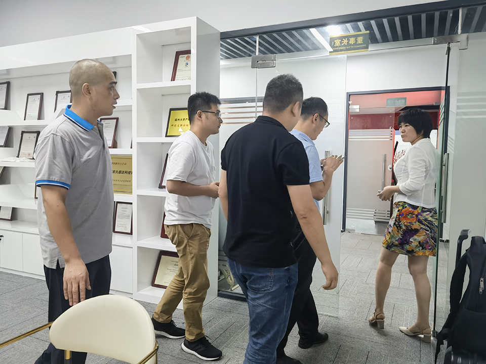 久信達(dá)歡迎添可智能看廠，為您帶來環(huán)保包裝解決方案(圖2)